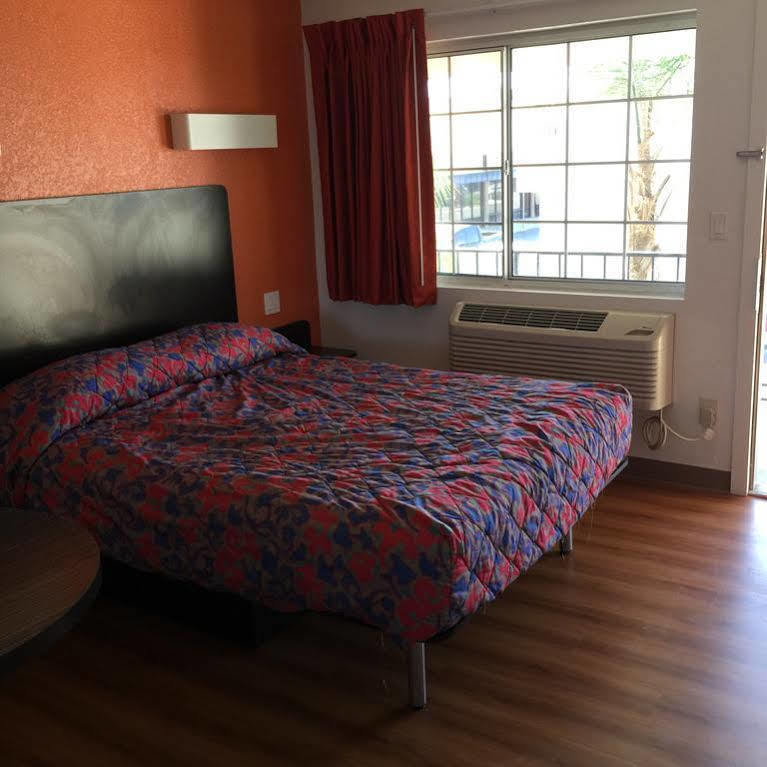 Motel 6 Бейкерсфилд Экстерьер фото