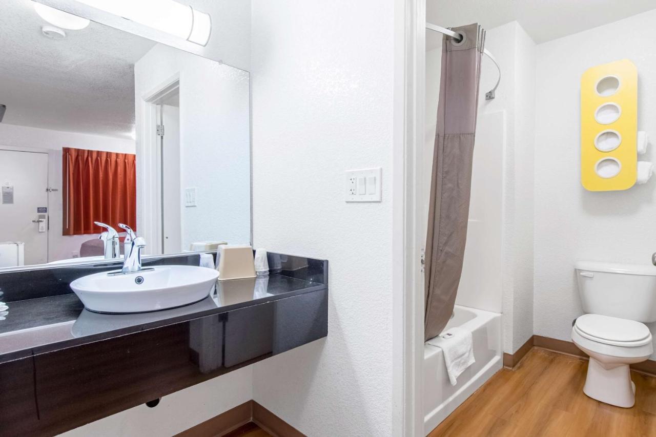 Motel 6 Бейкерсфилд Экстерьер фото