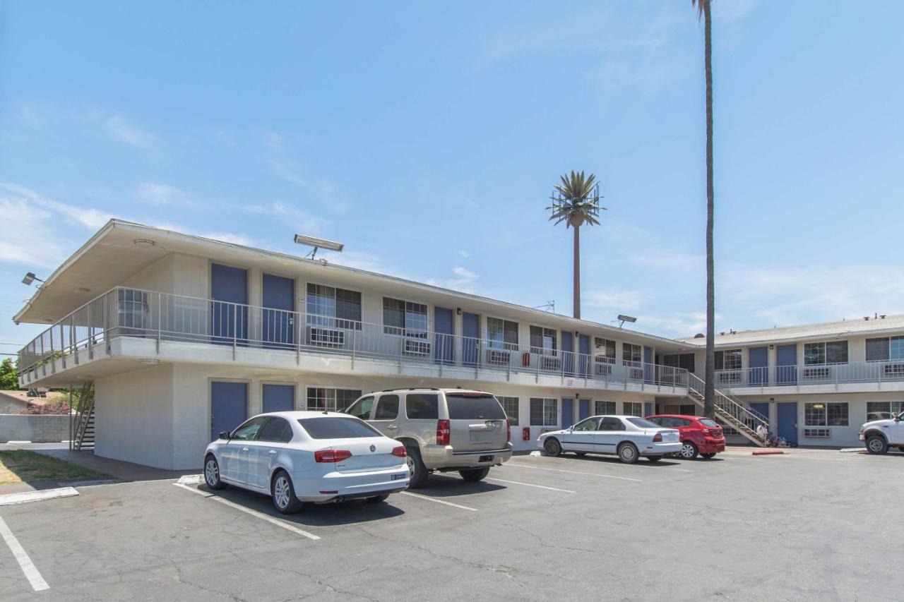 Motel 6 Бейкерсфилд Экстерьер фото